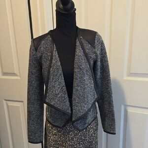a.n.a Women's Black and Gray Open Front Blazer
